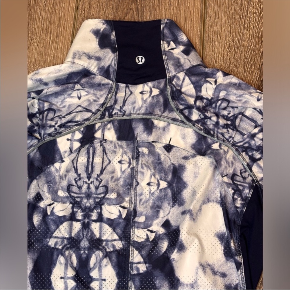 Lululemon Run Essentials Jacket - Picture 6 of 9